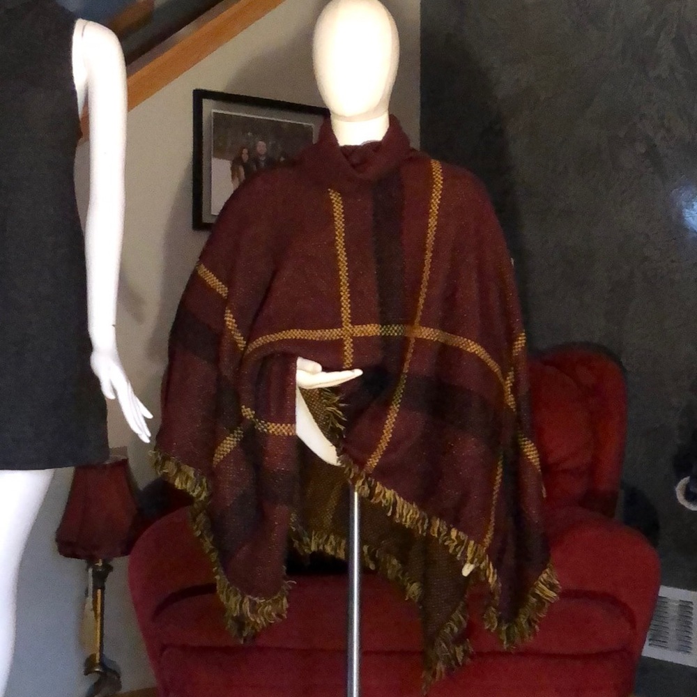 Poncho with lines